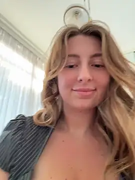 curvyflawless stripchat live cam model