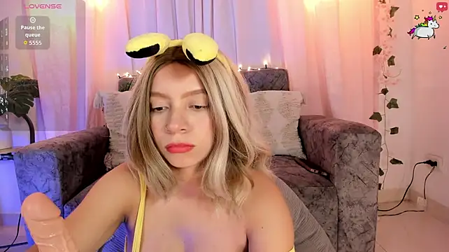 NaughtyRosie_ stripchat live cam model