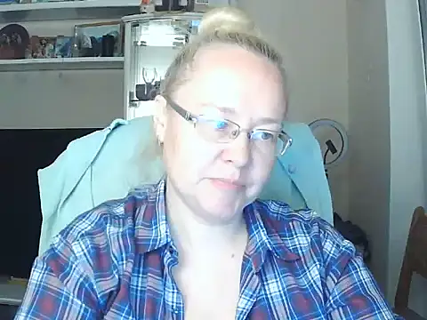 Viola27 stripchat live cam model