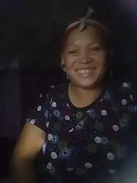 thu-cuc- stripchat live cam model