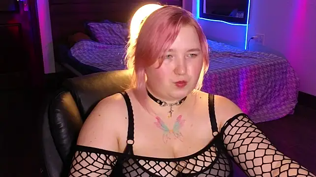 PlushyDevil stripchat live cam model