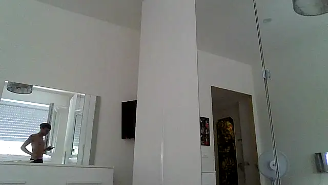 LaMaterialista stripchat live cam model
