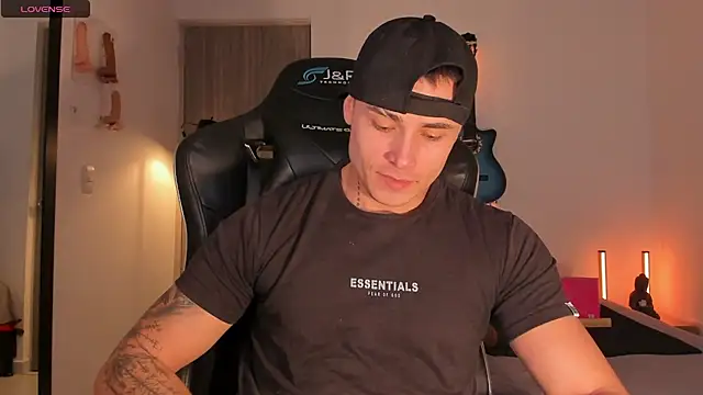 connorsmiith stripchat live cam model