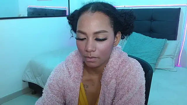 isla_rosee stripchat live cam model