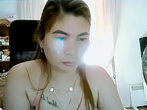 Miyamor05 stripchat live cam model
