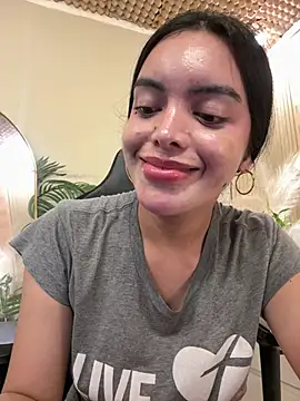 TS-SimplyTheBest stripchat live cam model