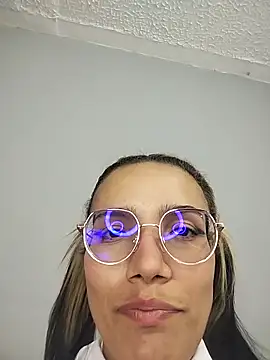 Yaumiko stripchat live cam model