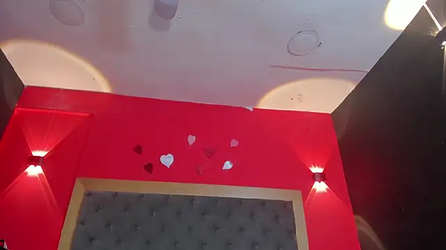 YayaHilton stripchat live cam model