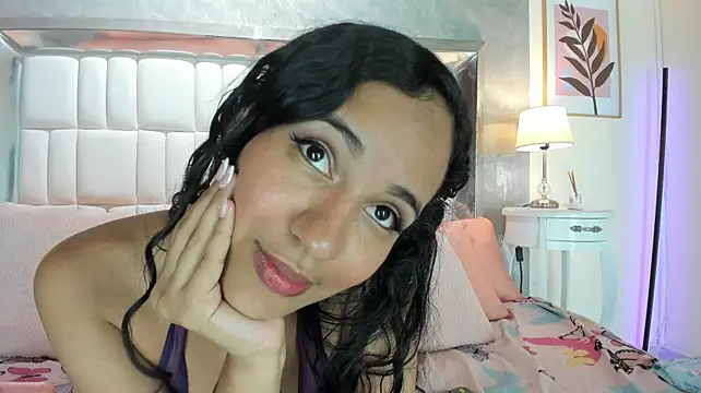 IvonnyRoss stripchat live cam model