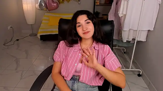 KendallHolt stripchat live cam model