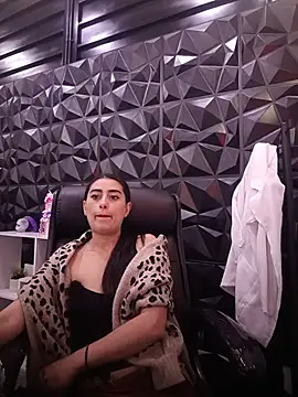 Lorenthertz stripchat live cam model