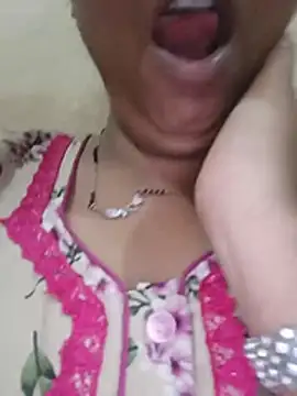 Nidhi108xxx stripchat live cam model