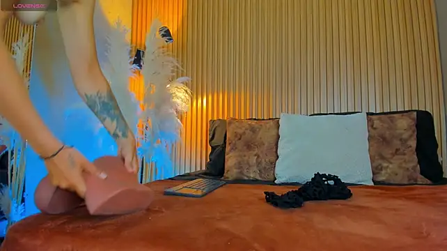 ZoeHenao stripchat live cam model