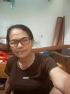 Vieekee stripchat live cam model