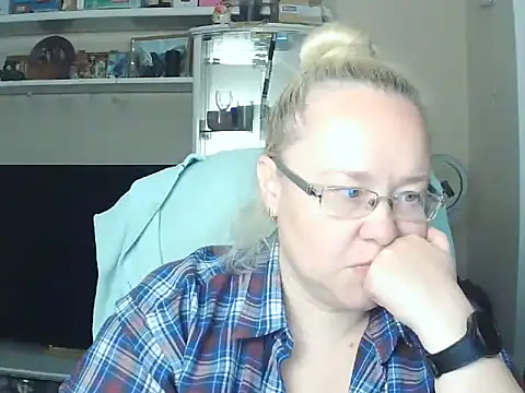 Viola27 stripchat live cam model