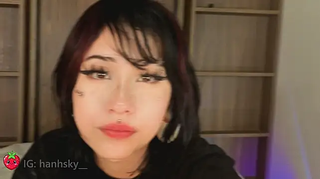 HannahSky_ stripchat live cam model
