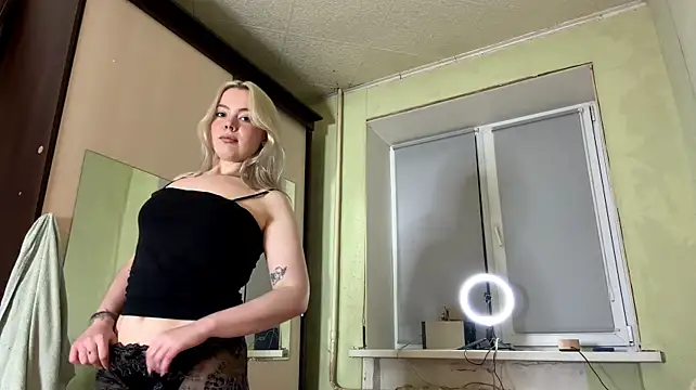 Omilia stripchat live cam model