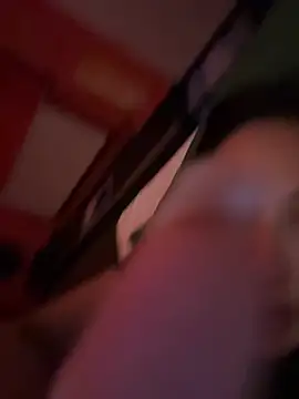 ICEGLOSS stripchat live cam model