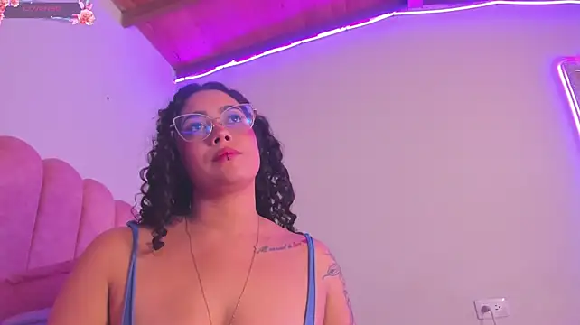 antonelllepiercee stripchat live cam model