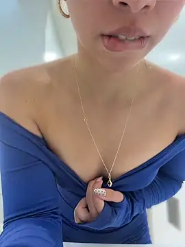 OneInAMillion1 stripchat live cam model