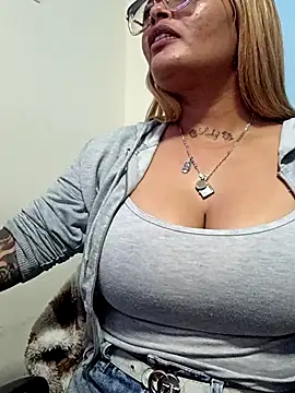 Hanna-Hott stripchat live cam model
