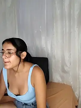 Emmaa-_- stripchat live cam model