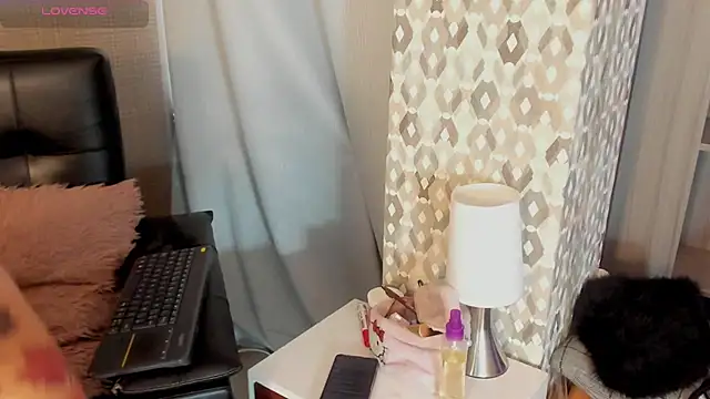 miahills__ stripchat live cam model