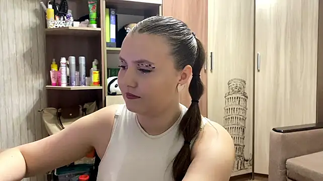 Shinylvy stripchat live cam model