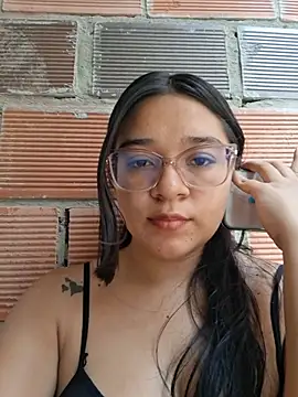 -VICKKY stripchat live cam model