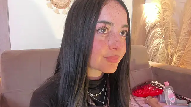 Ashleypetit stripchat live cam model