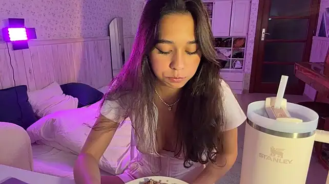 ReynaMccarron stripchat live cam model