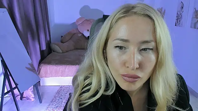 AstraMonroe stripchat live cam model