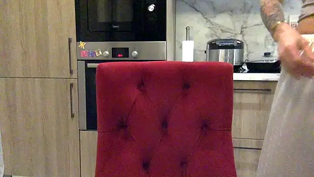 Veriyaa stripchat live cam model