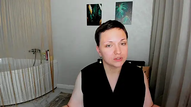 GoldenHazee stripchat live cam model