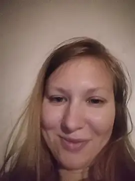 August_Shine stripchat live cam model