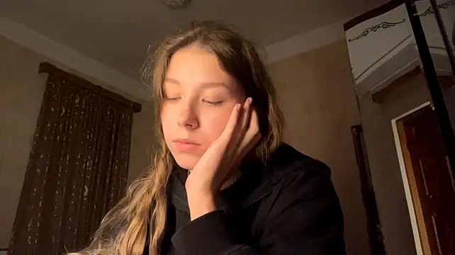 TarenOgilvie stripchat live cam model