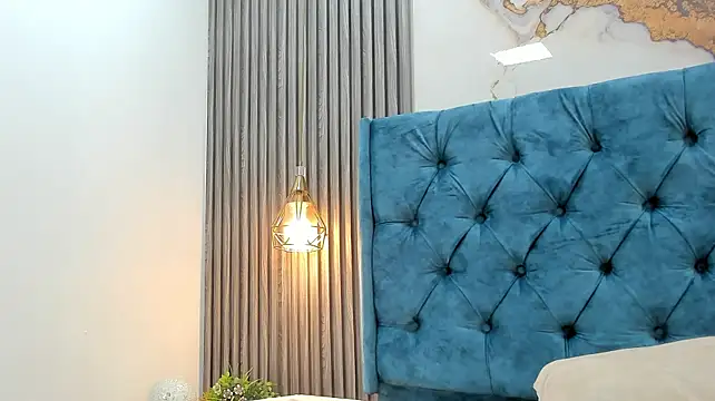 CRYSTALROZ stripchat live cam model
