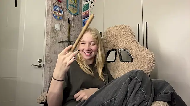 ShuSchauf stripchat live cam model