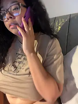 XMara stripchat live cam model