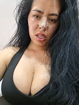 Luianna stripchat live cam model