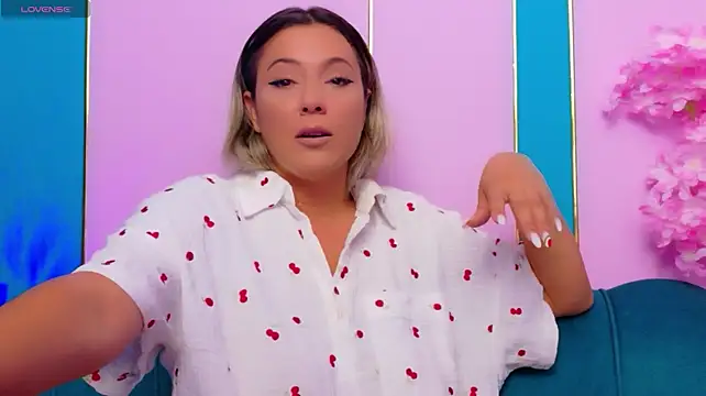 AriannaSins stripchat live cam model