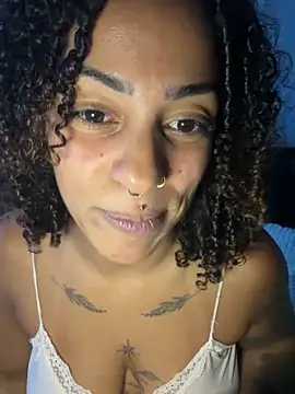 SweetPetiteNoir stripchat live cam model