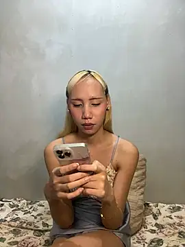 mariannedelaine stripchat live cam model