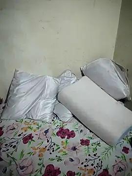 GoldenDesi stripchat live cam model