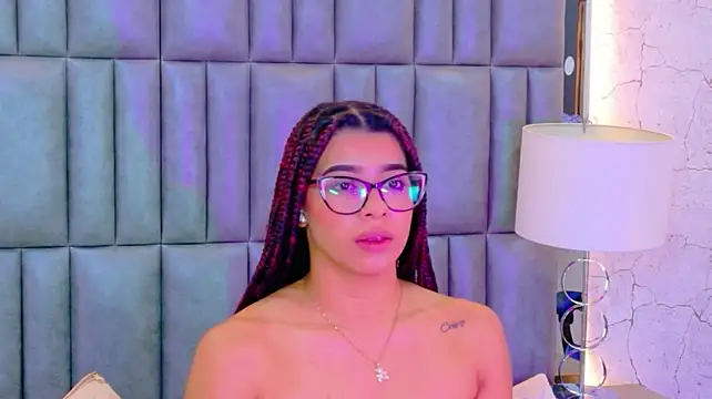 TiaraRosse stripchat live cam model