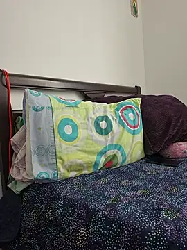 IrisBound stripchat live cam model