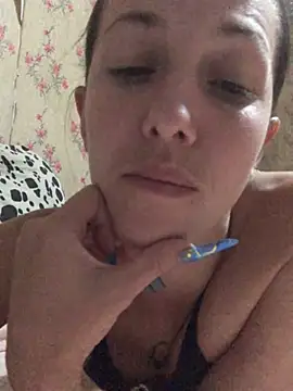 Stefani_2 stripchat live cam model