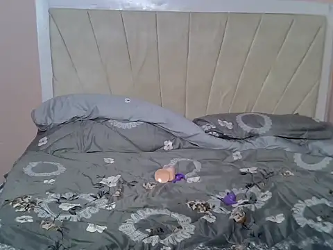PetiteAlluree stripchat live cam model