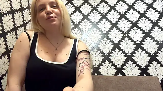 AkilahSchofell stripchat live cam model