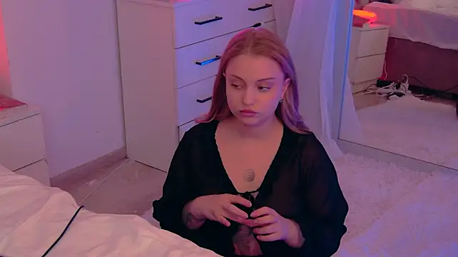 MyrHilton stripchat live cam model